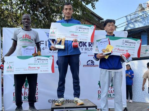 १४औँ धरान रनको उपाधि नेपाली धावक नरेन्द्र सिंह रावत र सन्तोषी श्रेष्ठलाई